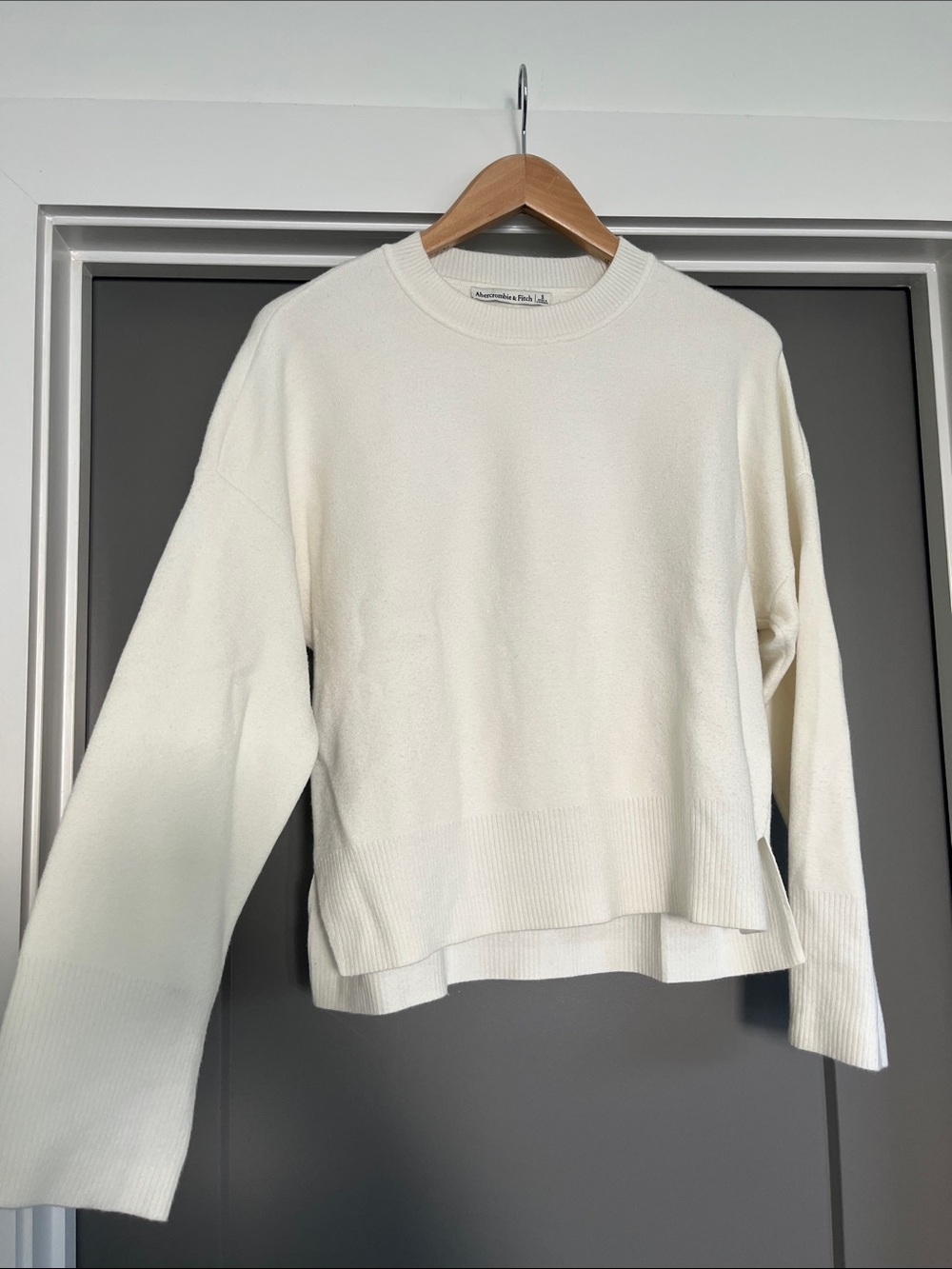 Abercrombie & Fitch White Crewneck Sweater